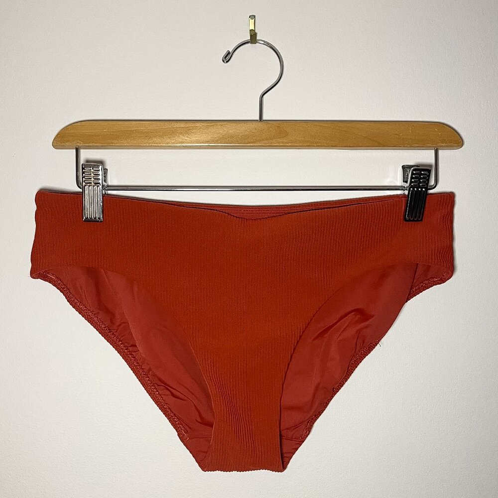 lululemon // Beach Boss Bikini Top & Clear Waters Bottom in Size 8 - Picture 6 of 9
